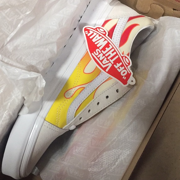 VANS UA ERA (FLAME)TRUE WHITE/CLASSIC WHITE WMNS - Picture 2 of 15